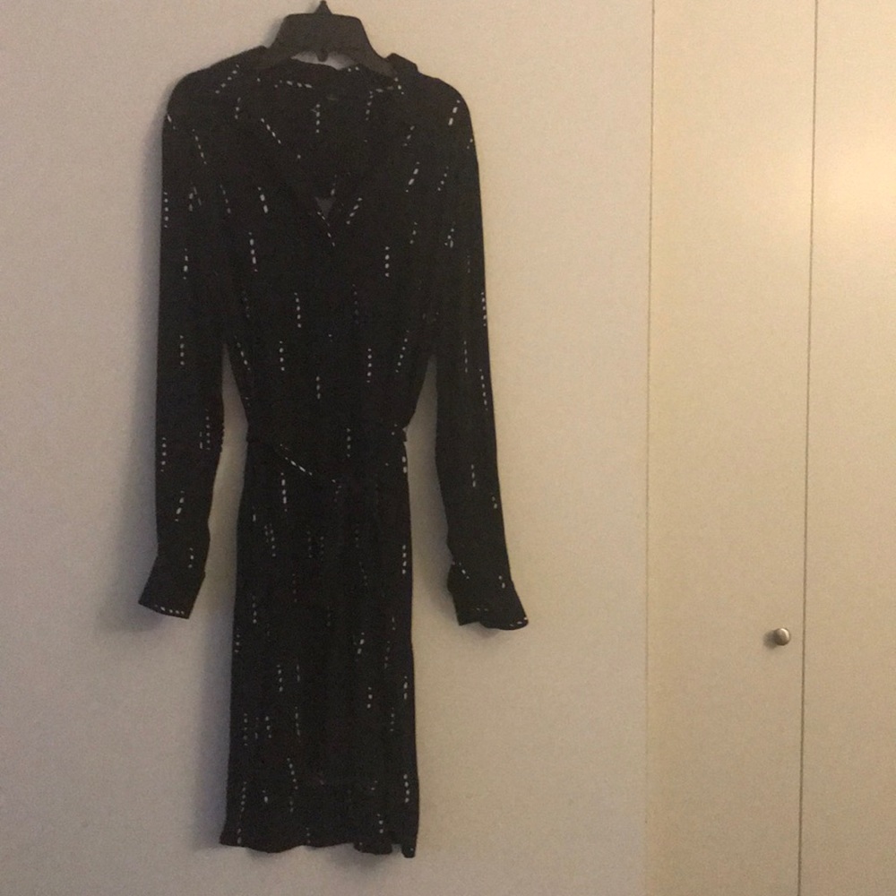 Ann Taylor black/white patterned tie dress